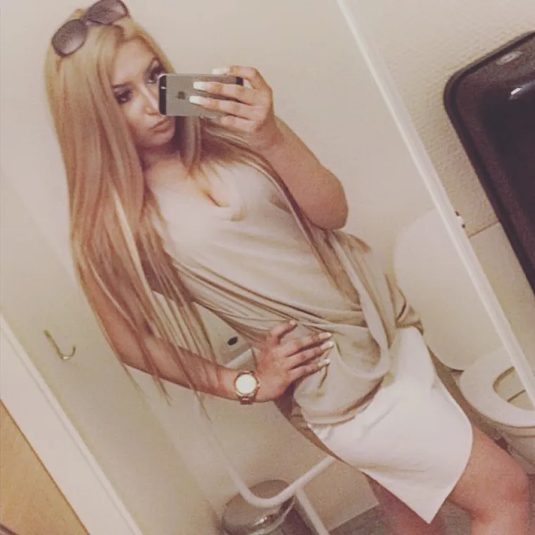 Na stavljanje prvih filera u usne, Šveđanku Stefanie Mulic nagovorila je vlastita majka i sada ona troši više od 14.000 funti godišnje na dotjerivanje svojega izgleda.