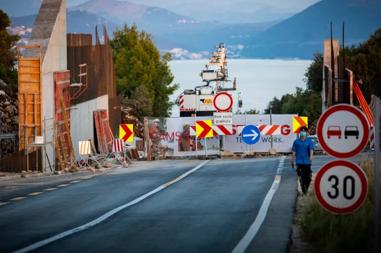 Radovi na Pelje&scaron;kom mostu u punom jeku: Pogledajte kako napreduju unatoč koroni