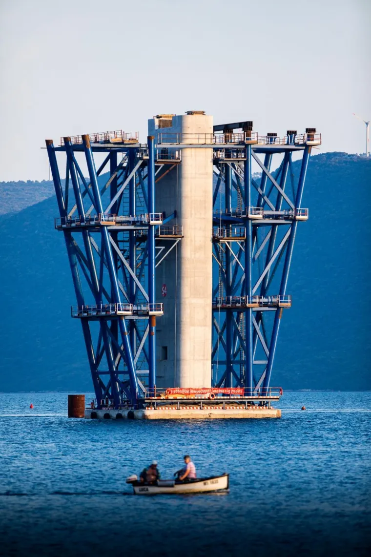 Radovi na Pelje&scaron;kom mostu u punom jeku: Pogledajte kako napreduju unatoč koroni