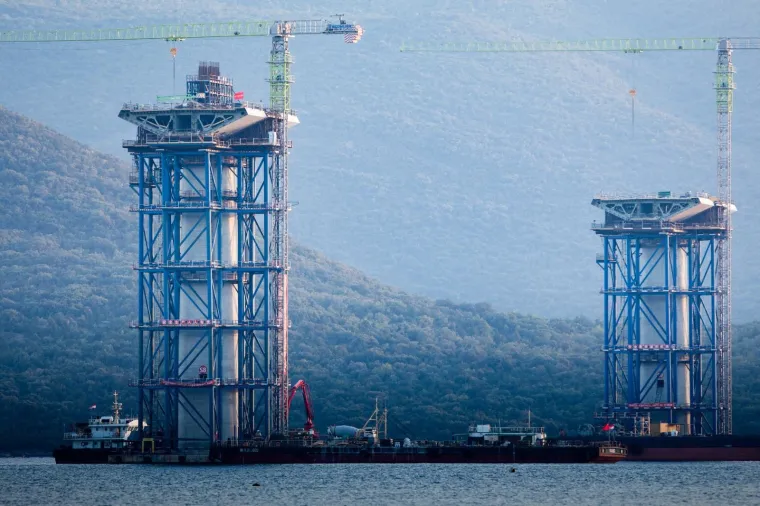 Radovi na Pelje&scaron;kom mostu u punom jeku: Pogledajte kako napreduju unatoč koroni