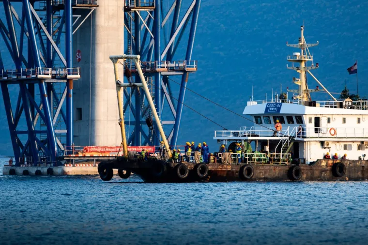 Radovi na Pelje&scaron;kom mostu u punom jeku: Pogledajte kako napreduju unatoč koroni