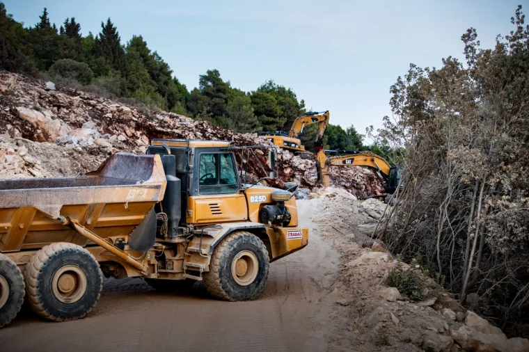 Radovi na Pelje&scaron;kom mostu u punom jeku: Pogledajte kako napreduju unatoč koroni