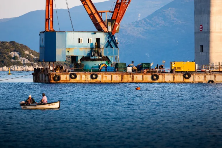 Radovi na Pelje&scaron;kom mostu u punom jeku: Pogledajte kako napreduju unatoč koroni