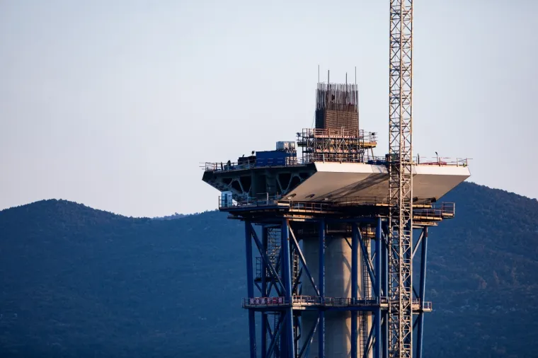 Radovi na Pelje&scaron;kom mostu u punom jeku: Pogledajte kako napreduju unatoč koroni