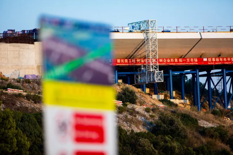 Radovi na Pelje&scaron;kom mostu u punom jeku: Pogledajte kako napreduju unatoč koroni