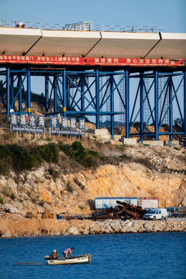 Radovi na Pelje&scaron;kom mostu u punom jeku: Pogledajte kako napreduju unatoč koroni