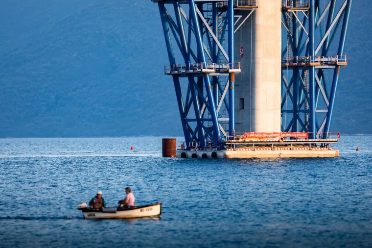 Radovi na Pelje&scaron;kom mostu u punom jeku: Pogledajte kako napreduju unatoč koroni