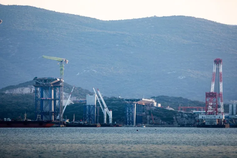 Radovi na Pelje&scaron;kom mostu u punom jeku: Pogledajte kako napreduju unatoč koroni