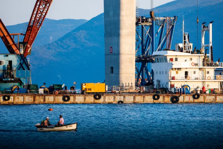 Radovi na Pelje&scaron;kom mostu u punom jeku: Pogledajte kako napreduju unatoč koroni