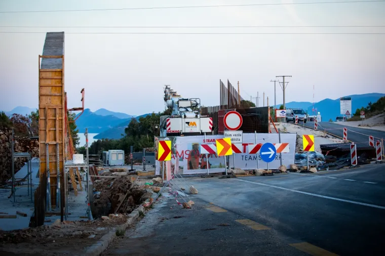 Radovi na Pelje&scaron;kom mostu u punom jeku: Pogledajte kako napreduju unatoč koroni