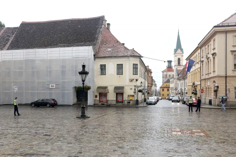 Nakon Sinčićevog performansa s lubenicama, policija poo&scaron;trila mjere ispred Banskih dvora!