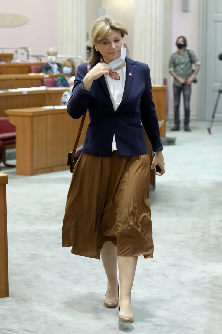 &Scaron;to vi&scaron;e reći o njoj? Zastupnica Karolina Vidović Kri&scaron;to stavila masku, ali kako?!