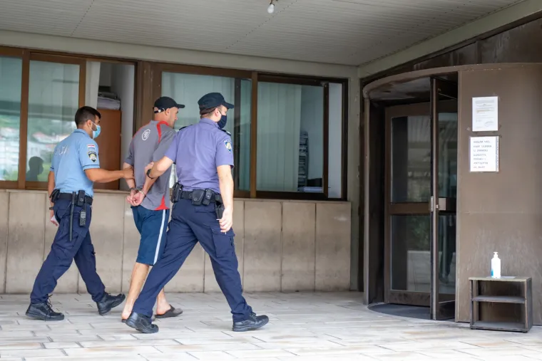 Policija privela mu&scaron;karca koji je na silu htio u stan odvesti 14-godi&scaron;nju djevojčicu