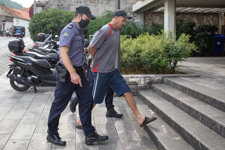 Policija privela mu&scaron;karca koji je na silu htio u stan odvesti 14-godi&scaron;nju djevojčicu