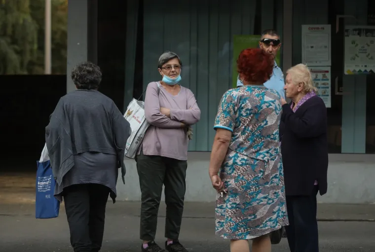 Policijski očevid u ulici Vladimira Ruždjaka u naselju Savica, gdje je navodno do&scaron;lo do ubojstva i samoubojstva. Vatrogasci su asistirali policiji i mrtvozornicima da iznesu dva tijela.