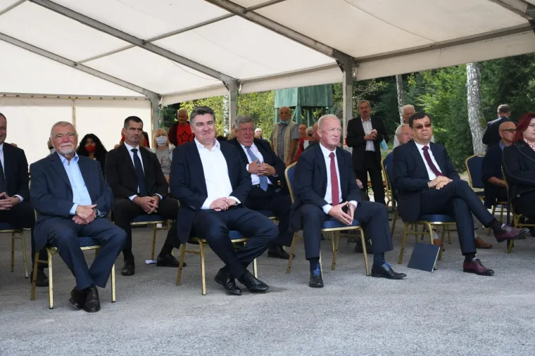 Milanović i Mesić s antifa&scaron;istima obilježili 75. godi&scaron;njicu oslobođenja sjeverozapadne Hrvatske