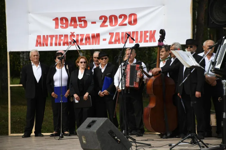 Milanović i Mesić s antifa&scaron;istima obilježili 75. godi&scaron;njicu oslobođenja sjeverozapadne Hrvatske