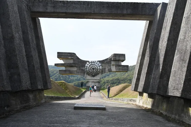 Milanović i Mesić s antifa&scaron;istima obilježili 75. godi&scaron;njicu oslobođenja sjeverozapadne Hrvatske