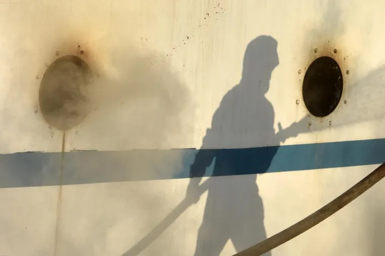 Požar na šibenskom trajektu još nije ugašen: 'Temperatura je previsoka da bi mogli pristupiti žarištu!'