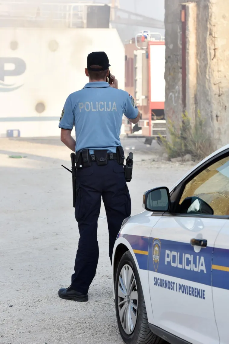 Požar na šibenskom trajektu još nije ugašen: 'Temperatura je previsoka da bi mogli pristupiti žarištu!'