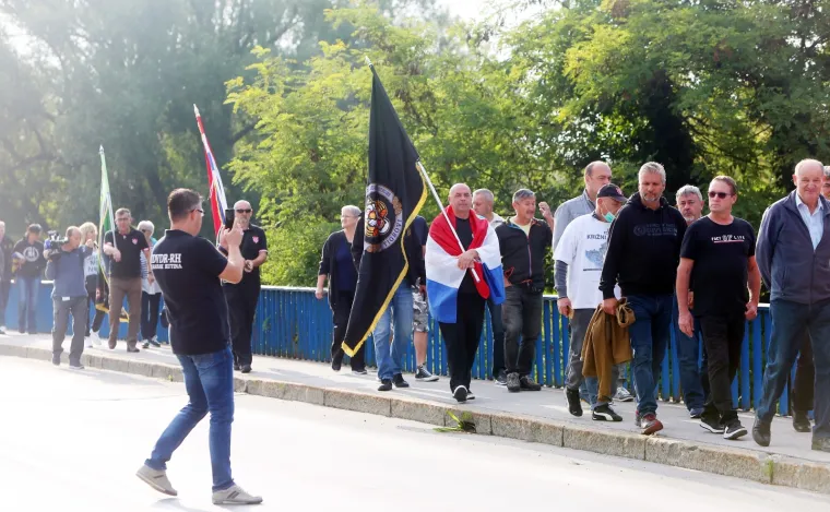 300 branitelja prosvjedovalo zbog komemoracije za srpske rezerviste koja je - otkazana