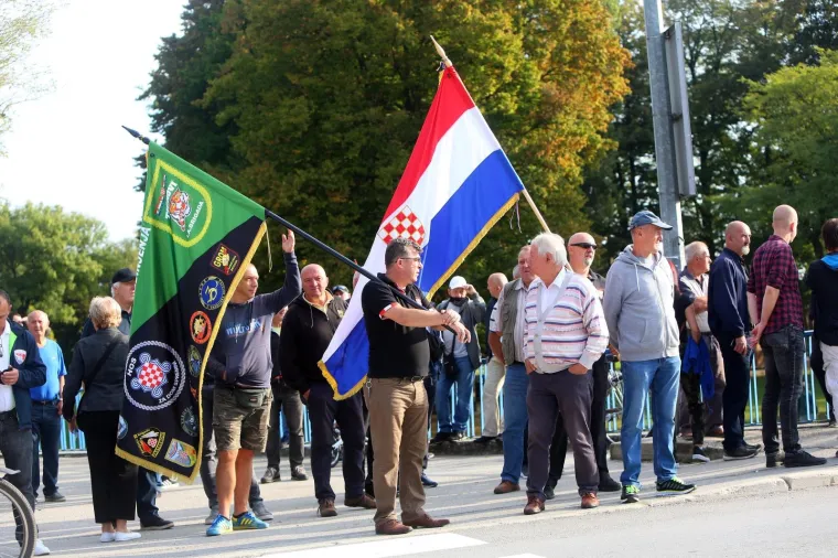 300 branitelja prosvjedovalo zbog komemoracije za srpske rezerviste koja je - otkazana