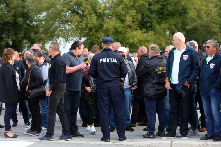 300 branitelja prosvjedovalo zbog komemoracije za srpske rezerviste koja je - otkazana