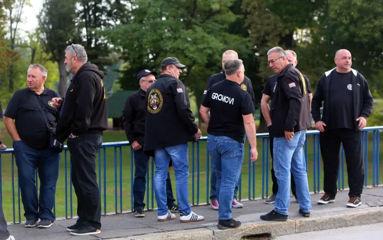 300 branitelja prosvjedovalo zbog komemoracije za srpske rezerviste koja je - otkazana