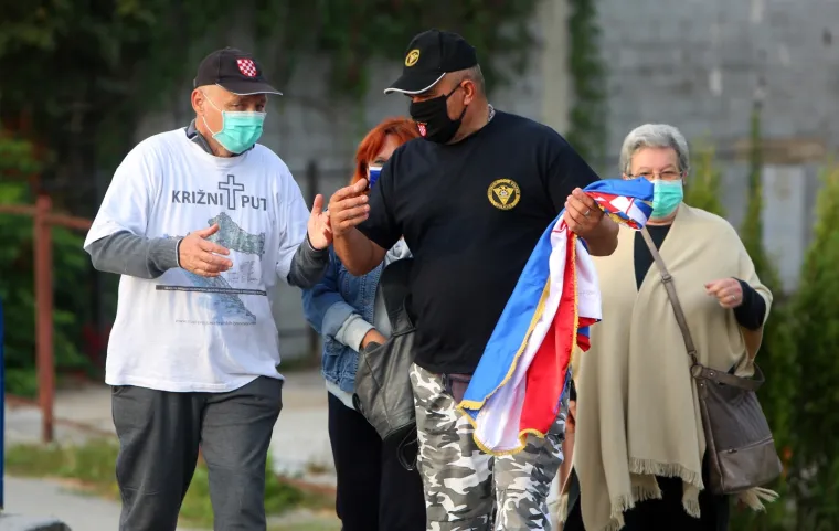 300 branitelja prosvjedovalo zbog komemoracije za srpske rezerviste koja je - otkazana