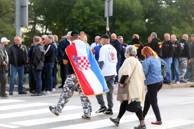 300 branitelja prosvjedovalo zbog komemoracije za srpske rezerviste koja je - otkazana