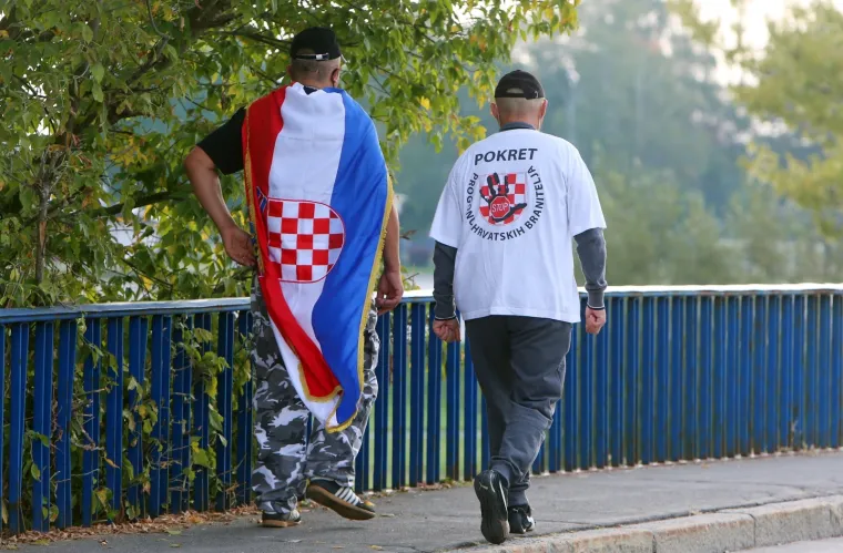 300 branitelja prosvjedovalo zbog komemoracije za srpske rezerviste koja je - otkazana