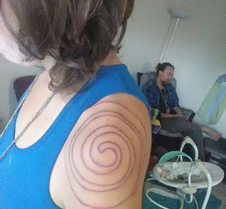 I ONI MORAJU NA NEKOME VJEŽBATI: Ovi nesretnici dobili su tu 'veliku' čast da ih tetoviraju - početnici; Jao...