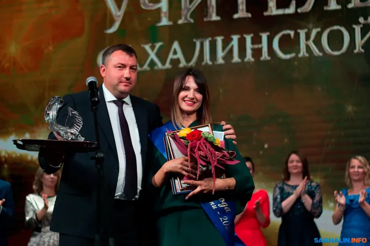 Tradicija je svake godine ista - sve kandidatkinje dotiču trofej prije nego što se on dodijeli pobjednici. No, ove godine nagrada je bila nezgodna oblika.