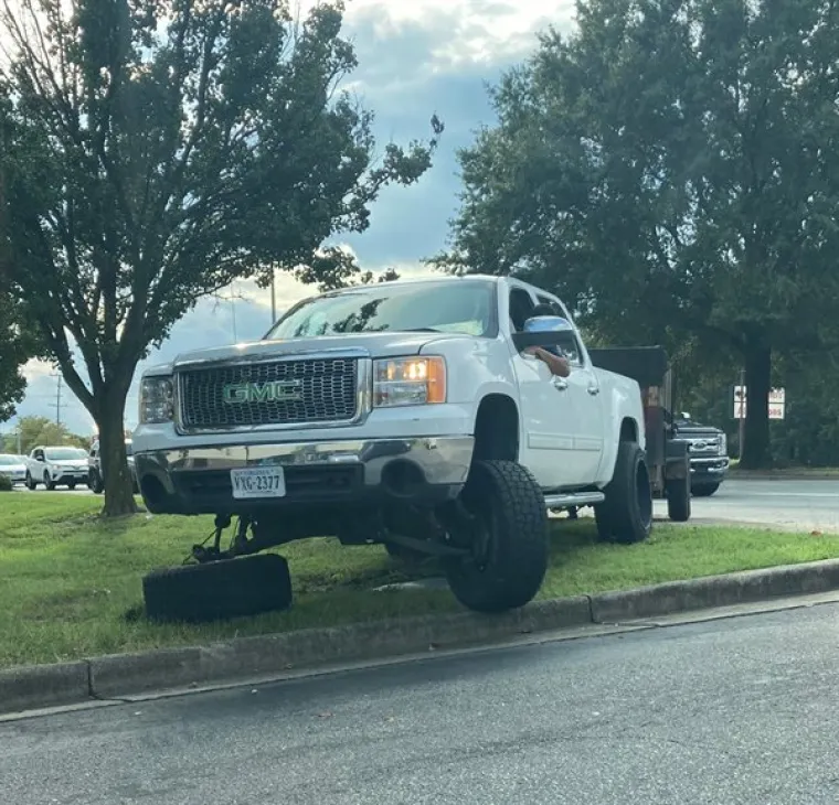 NE ZNAMO KAMO SU KRENULI, ALI ZNAMO DA IM NA CESTI NIJE MJESTO: Ovi prometni failovi su dokaz da ba&scaron; svatko može dobiti vozačku
