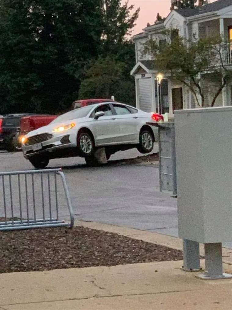 NE ZNAMO KAMO SU KRENULI, ALI ZNAMO DA IM NA CESTI NIJE MJESTO: Ovi prometni failovi su dokaz da ba&scaron; svatko može dobiti vozačku