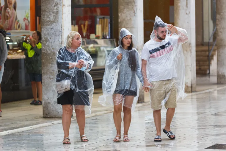 Jo&scaron; malo do kraja godine: Stigla nam je jesen, a s njom i ki&scaron;ni dani