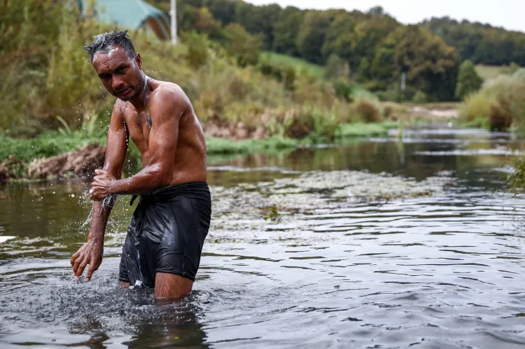 MIGRANTI NAPRAVILI NOVI KAMP U &Scaron;UMI IZNAD VELIKE KLADU&Scaron;E: Bez struje, vode i hrane provode dane u nadi da će uspjeti u 'gameu'