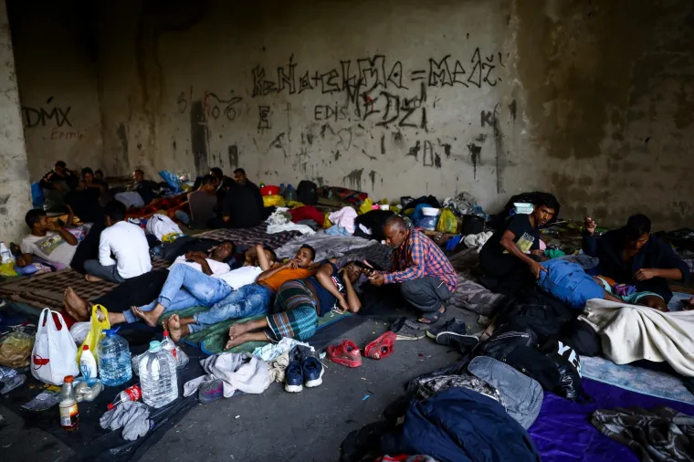 MIGRANTI NAPRAVILI NOVI KAMP U &Scaron;UMI IZNAD VELIKE KLADU&Scaron;E: Bez struje, vode i hrane provode dane u nadi da će uspjeti u 'gameu'