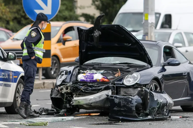 Kr&scaron; u Zagrebu: Na raskrižju se sudarili Porsche i BMW, nastala ogromna kolona