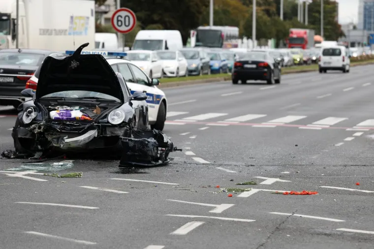 Kr&scaron; u Zagrebu: Na raskrižju se sudarili Porsche i BMW, nastala ogromna kolona