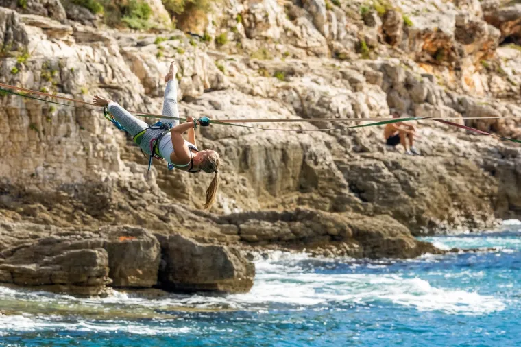 'Nebeski hodači' zaplesali na konopcu iznad mora: Njih ne brine koračati bez tla pod nogama