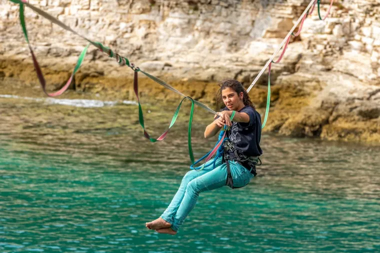 'Nebeski hodači' zaplesali na konopcu iznad mora: Njih ne brine koračati bez tla pod nogama