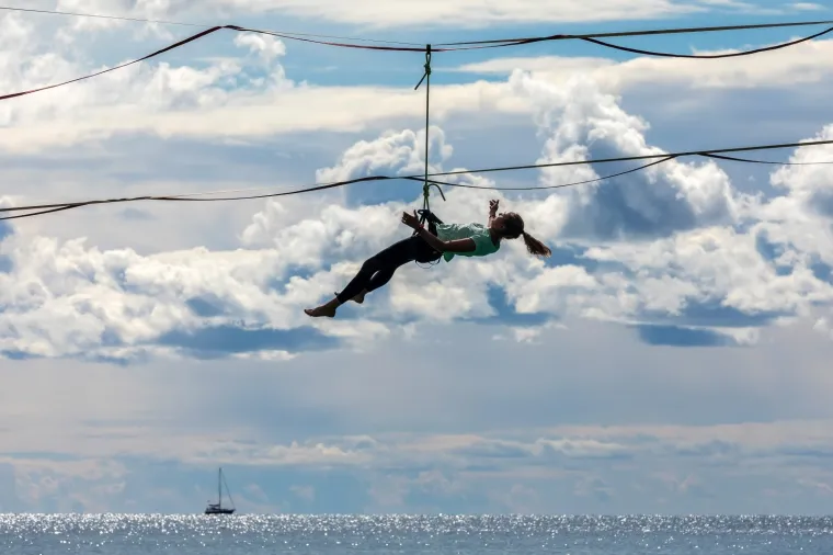 'Nebeski hodači' zaplesali na konopcu iznad mora: Njih ne brine koračati bez tla pod nogama