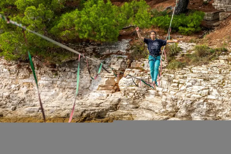 'Nebeski hodači' zaplesali na konopcu iznad mora: Njih ne brine koračati bez tla pod nogama