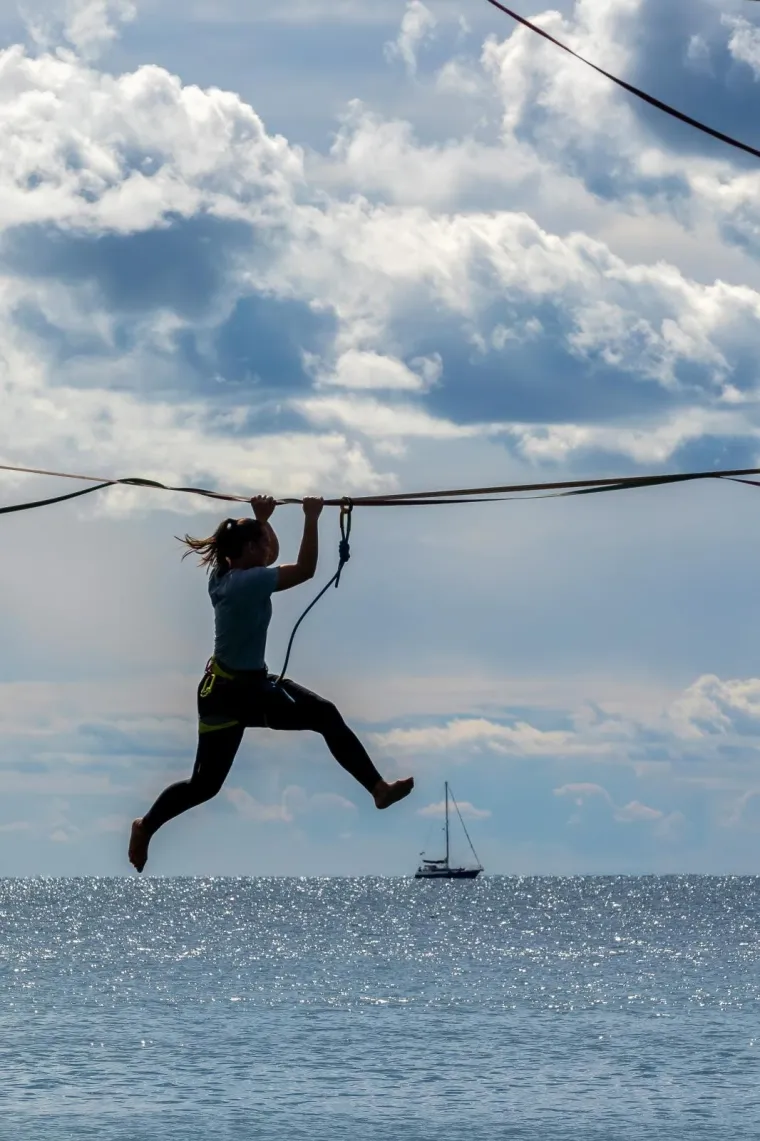'Nebeski hodači' zaplesali na konopcu iznad mora: Njih ne brine koračati bez tla pod nogama