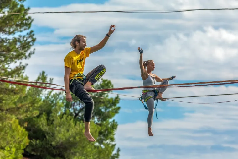 'Nebeski hodači' zaplesali na konopcu iznad mora: Njih ne brine koračati bez tla pod nogama