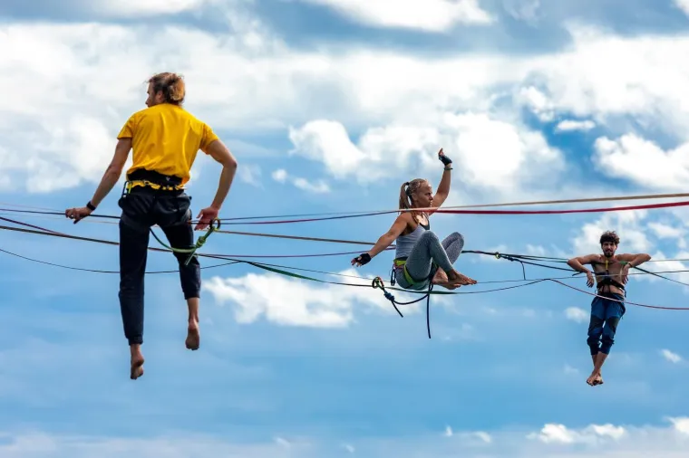 'Nebeski hodači' zaplesali na konopcu iznad mora: Njih ne brine koračati bez tla pod nogama