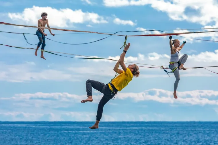 'Nebeski hodači' zaplesali na konopcu iznad mora: Njih ne brine koračati bez tla pod nogama