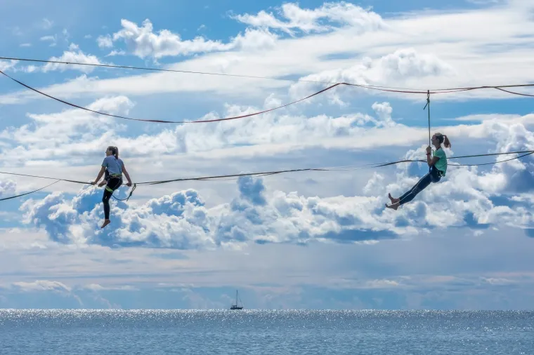'Nebeski hodači' zaplesali na konopcu iznad mora: Njih ne brine koračati bez tla pod nogama