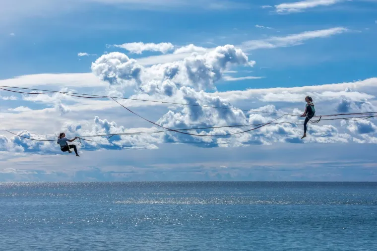 'Nebeski hodači' zaplesali na konopcu iznad mora: Njih ne brine koračati bez tla pod nogama